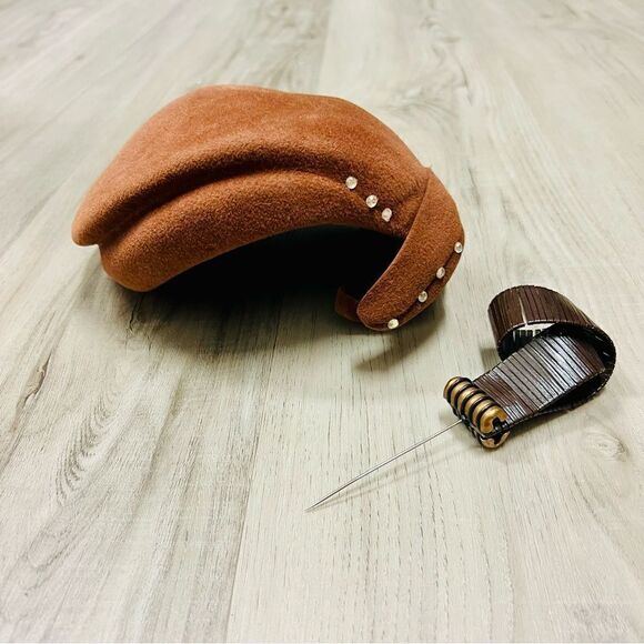 EUC Antique 1940’s Wilshire Distinctive Models tan hat pin set crystal accents main image 10